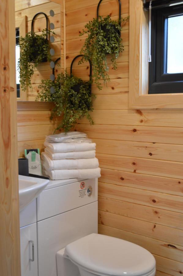 River Huts, Highland River Retreat With Hot Tub Inverness Eksteriør bilde